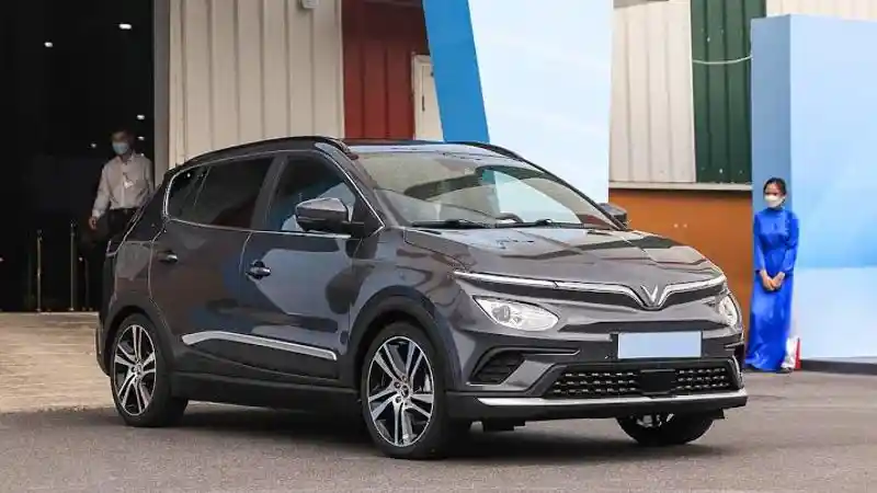 Foto - Deretan Mobil Yang Meluncur Di IIMS 2024