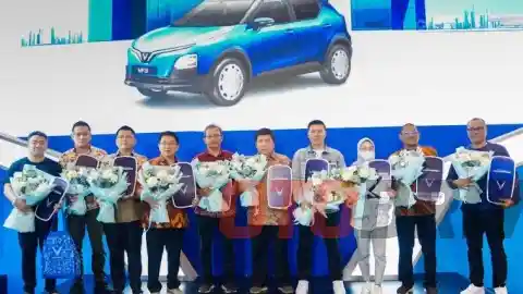 Berita - Puluhan Unit VinFast Akhirnya Diterima Para Konsumennya