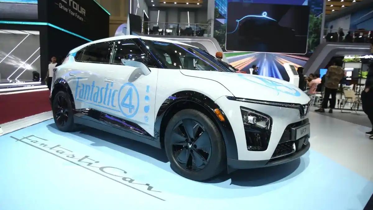 Berita - VinFast VF6 dan VF7 Edisi Fantastic 4 n Lilo & Stitch Jadi Pusat Perhatian Di GIIAS 2025