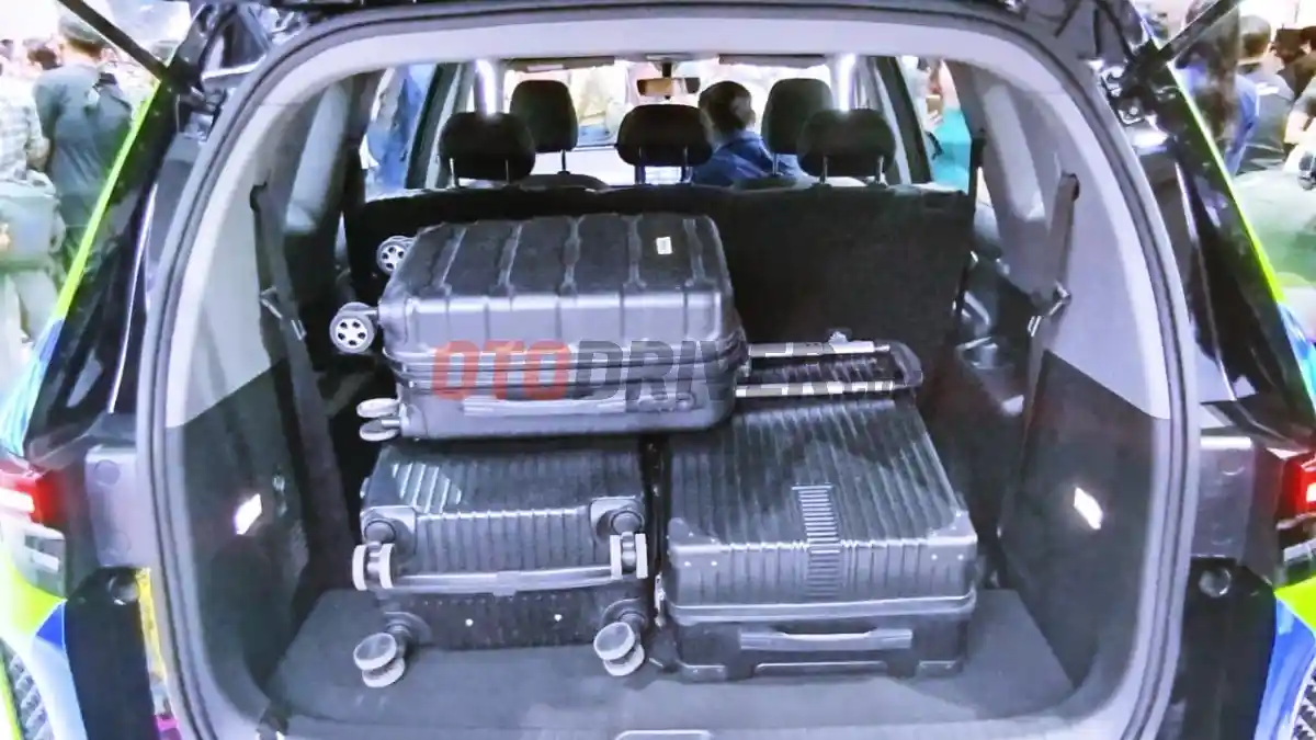 Foto - VinFast Limo Green Laku 400 Unit Jadi Mobil Rental Di Jabodetabek Dan Bali