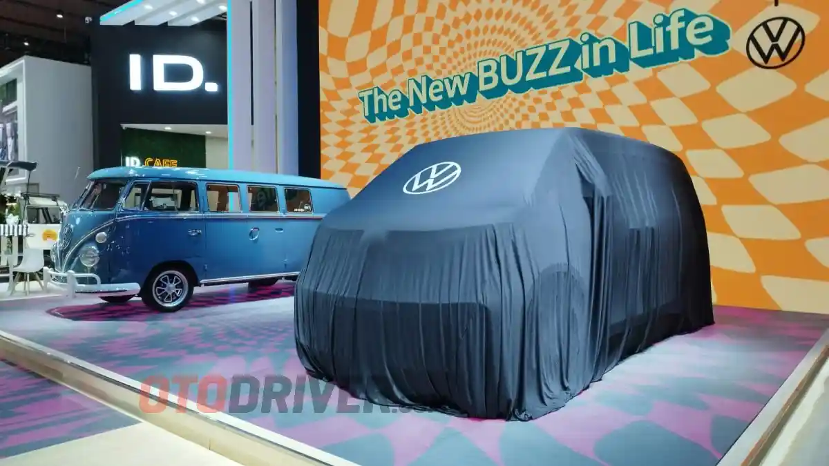Berita - Model Misterius Apakah Yang Ada Di Booth Volkswagen?