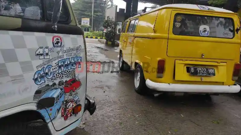 Foto - Komunitas Volkswagen Gelar Drag Race, Mobil Non VW dan Motor Bisa Ikut
