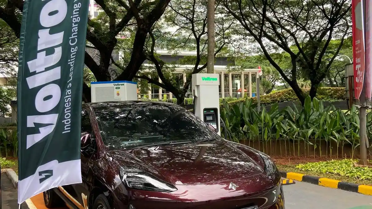 Foto - Voltron Resmikan SPKLU Hyper Fast Charging, Bisa Isi Daya Baterai Hingga 80% Dalam 20 Menit