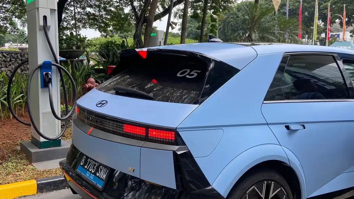 Berita - Voltron Resmikan SPKLU Hyper Fast Charging, Bisa Isi Daya Baterai Hingga 80% Dalam 20 Menit