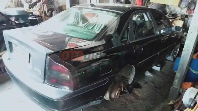 Foto - Bengkel Khusus Volvo Bertahan Karena Fans