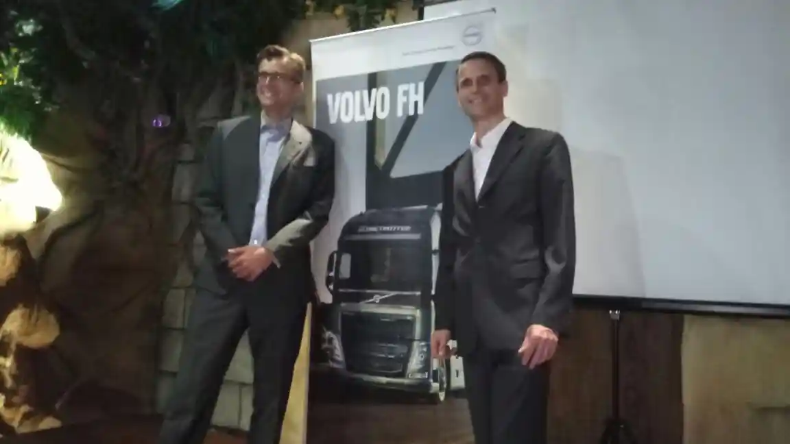 Foto - Volvo Perkuat Armada Truk Di 2017 Dengan FH16