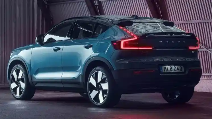 Foto - Simak Bocoran Crossover Full Listrik Pertama Volvo Yang Diproduksi Tahun Ini