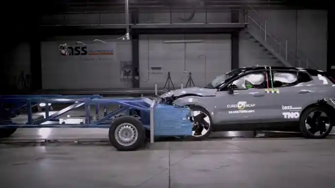 Crash Test - VIDEO: Crash Test Volvo EX30 (Euro NCAP)