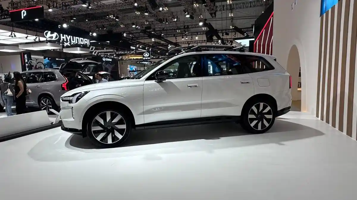 Foto - Volvo EX90 Meluncur Di Indonesia, Harga Rp 2 Miliar