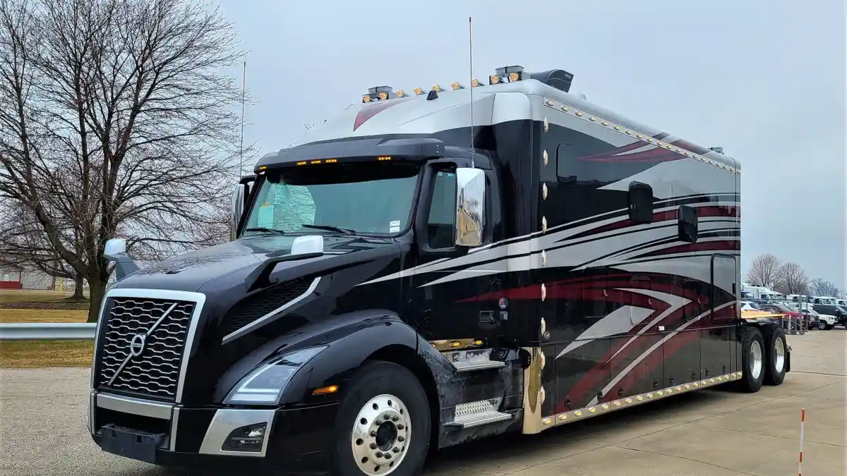Truk - Modifikasi Truk Volvo VNL 860 Jadi Apartemen Mewah Berjalan
