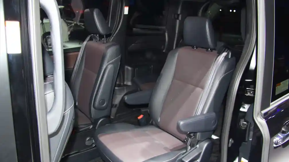 Foto - Dengan Angsuran Mulai Rp 7 Jutaan Perbulan, Silakan Bawa Pulang Voxy Terbaru