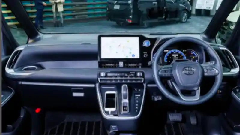 Foto - Toyota Voxy dan Noah Generasi Terbaru Resmi Debut Dunia