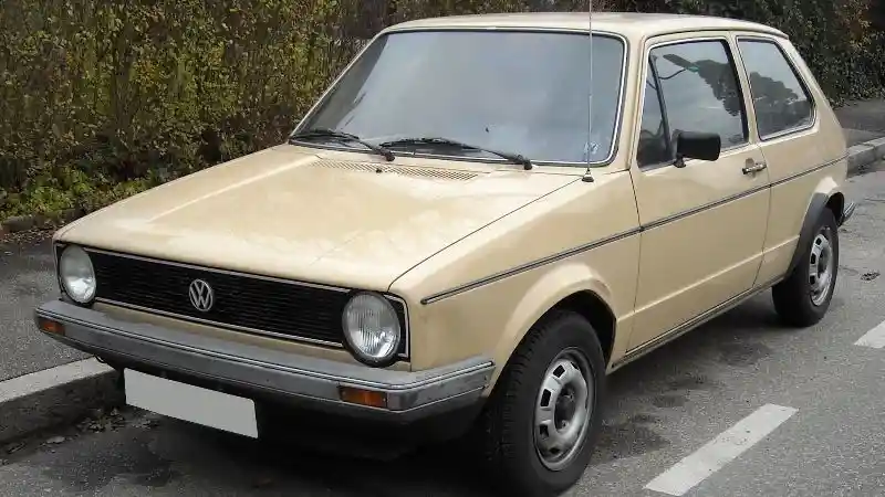 Foto - VW Golf Ulang Tahun Yang Ke 50. Sosok Mobil Eropa Tersukses