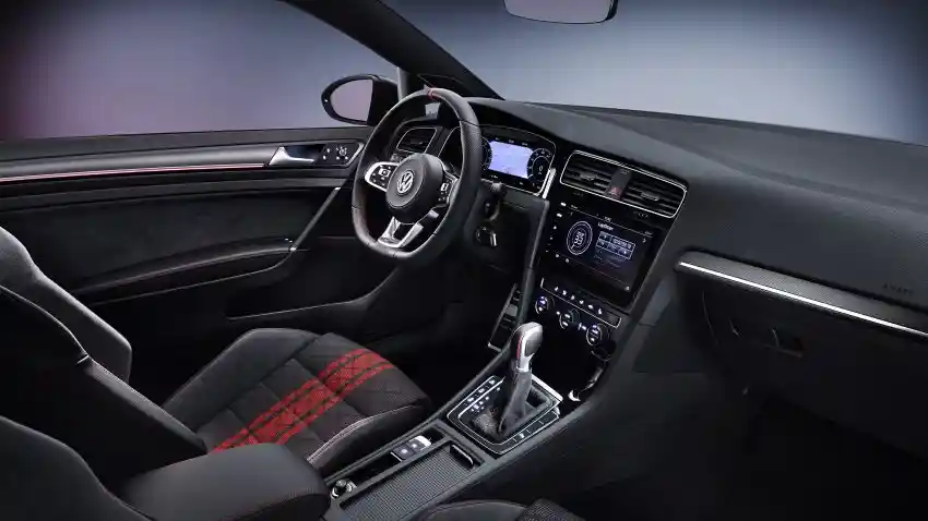 Foto - Volkswagen Siapkan Varian Golf GTI Terkencang