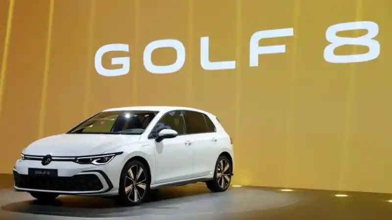 Berita - Volkswagen Golf Generasi Terbaru Terkuak Secara Utuh