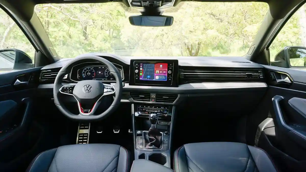 Foto - Volkswagen Tinggalkan Mobil Bertransmisi Manual, Jetta GLI Yang Terakhir