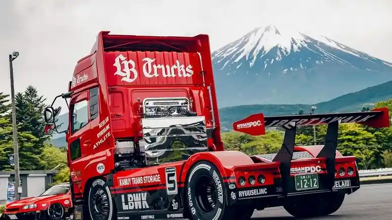 Foto - UD Trucks “Quon” Versi Liberty Walk