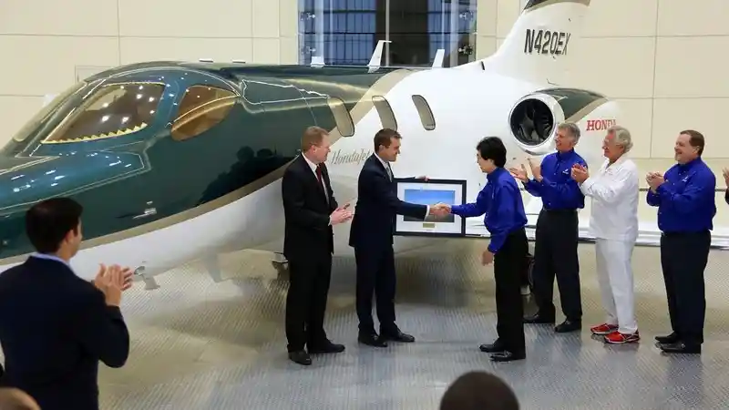 Berita - Penyerahan HondaJet Pertama Ke Konsumen
