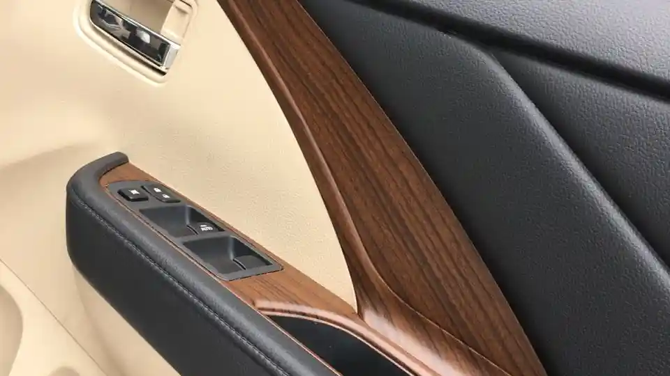 Foto - Bikin Mewah Interior Mitsubishi Xpander Dengan Wood Panel 
