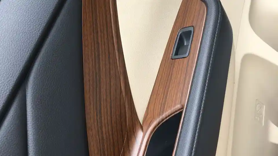Foto - Bikin Mewah Interior Mitsubishi Xpander Dengan Wood Panel 