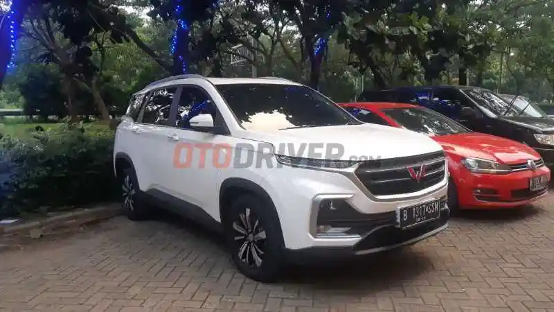 Foto - Komparasi Spek Wuling Almaz VS Daihatsu All New Terios