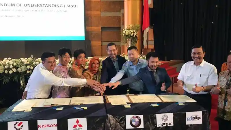 Foto - PLN Akan Sebar Infrastruktur Mobil Listrik ke Kota Besar Selain Jakarta