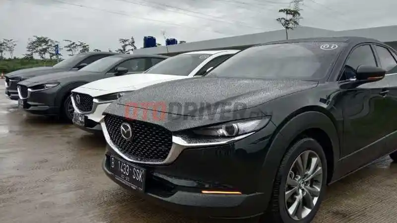 Foto - First Drive: Mazda CX-30 GT