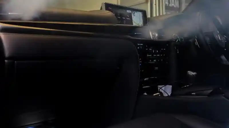 Foto - Bersihkan Kabin Mobil untuk Cegah COVID-19 