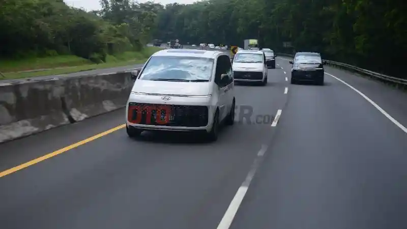 First Drive - FIRST DRIVE: Hyundai Staria