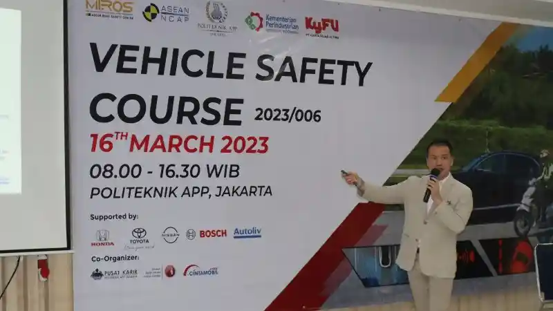 Foto - Vehicle Safety Course 2023 : Perangkat Keselamatan Semi-Otonom Semakin Diperlukan