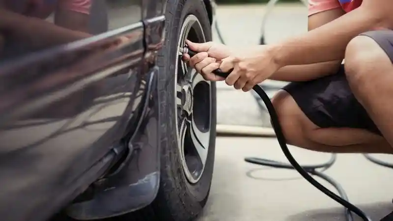 Tips - Jangan Asal Isi, Ini Tekanan Angin Ban Mobil yang Ideal