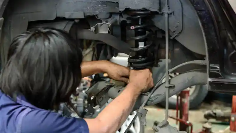 Tips - Tanda-Tanda Sokbreker Mobil Sudah Rusak dan Segera Diganti