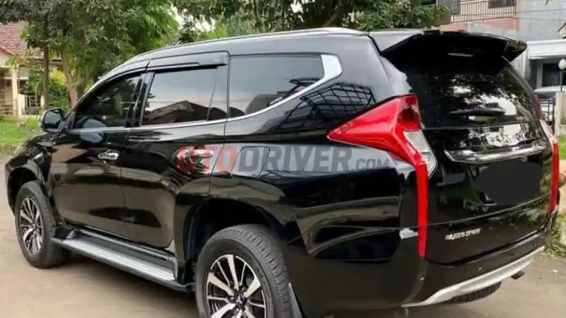 Foto - Tips Merawat Mobil Berwarna Hitam