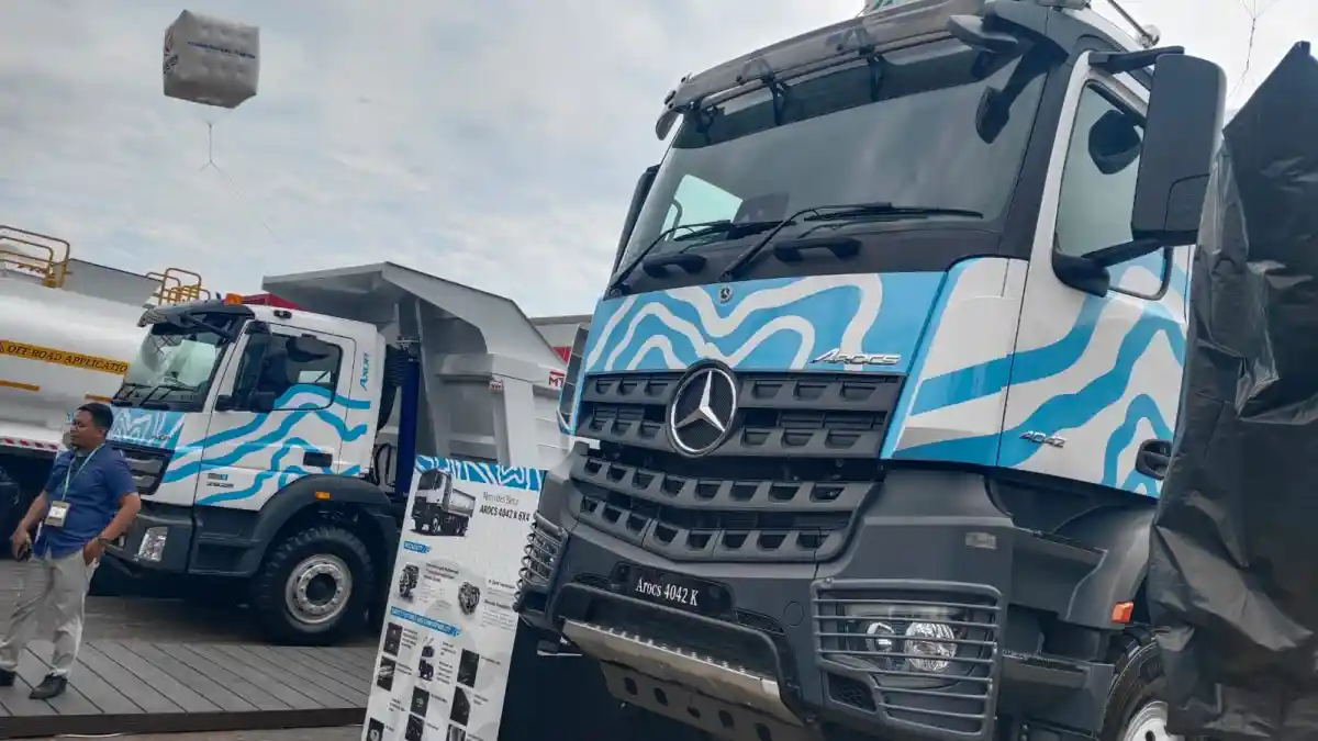 Truk - Tengok Deretan Truk Mercedes-Benz di Area Tambang