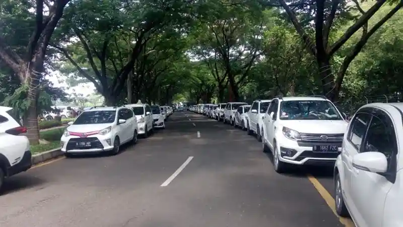 Berita - White Car Community Chapter Bekasi Kompak Sekeluarga Besar di Ancol