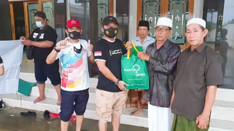 Foto - Bukti Nyata White Car Community Tetap Bantu Sesama di Tengah Musibah Banjir