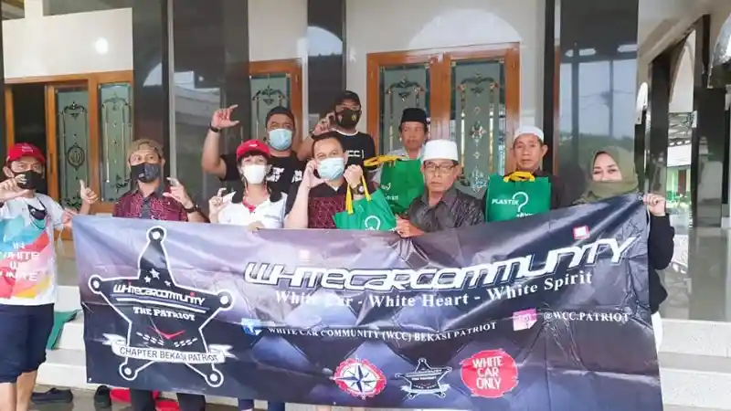 Berita - Bukti Nyata White Car Community Tetap Bantu Sesama di Tengah Musibah Banjir
