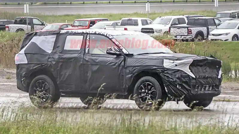 Berita - Intip Keunggulan Jeep Grand Cheeroke 2021