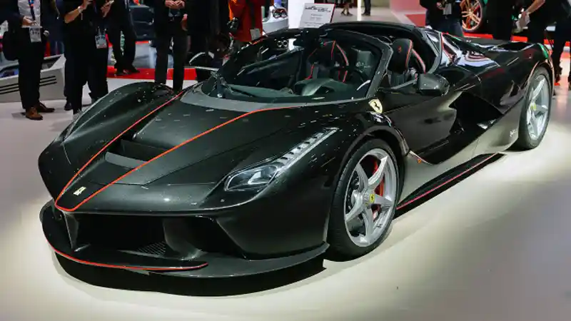 Foto - Pabrik Ferrari Beroperasi Kembali 14 April Mendatang