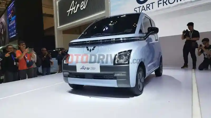 Foto - Lebih Dekat Mengenal Keluarga Varian Wuling Air ev