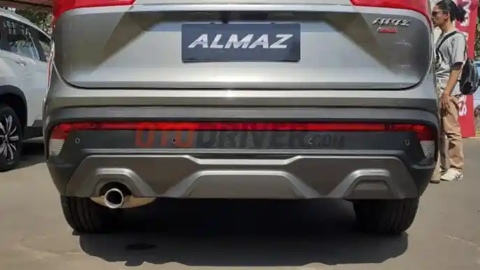 Foto - Wuling Almaz 7 Seater Resmi Muncul