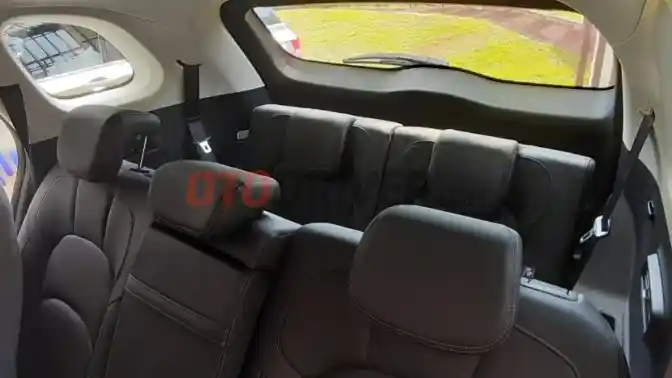 Foto - Wuling Almaz 7 Seater Resmi Muncul