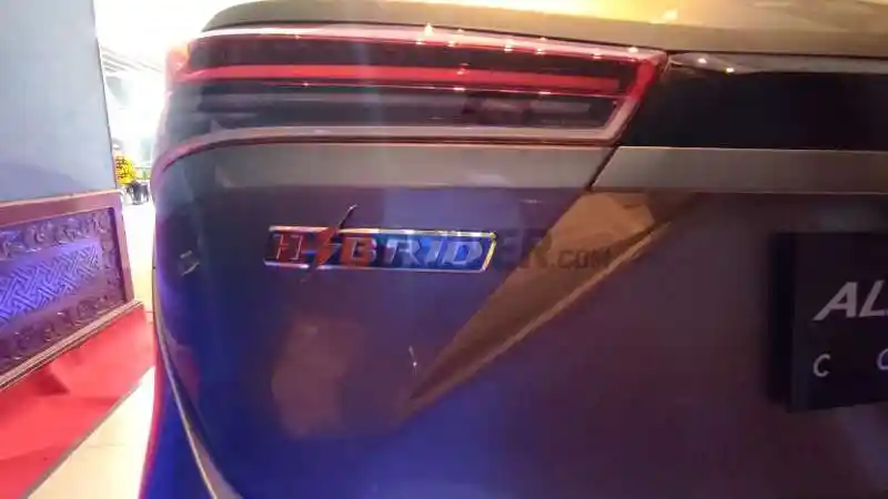 Foto - Ini Prediksi Spesifikasi Wuling Almaz Hybrid Concept