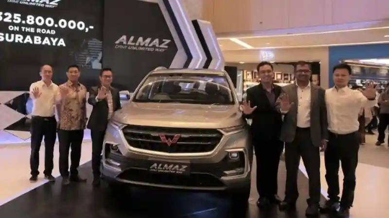Foto - Wuling Almaz Serentak Meluncur di 4 Kota, Tembus RP 335 Jutaan