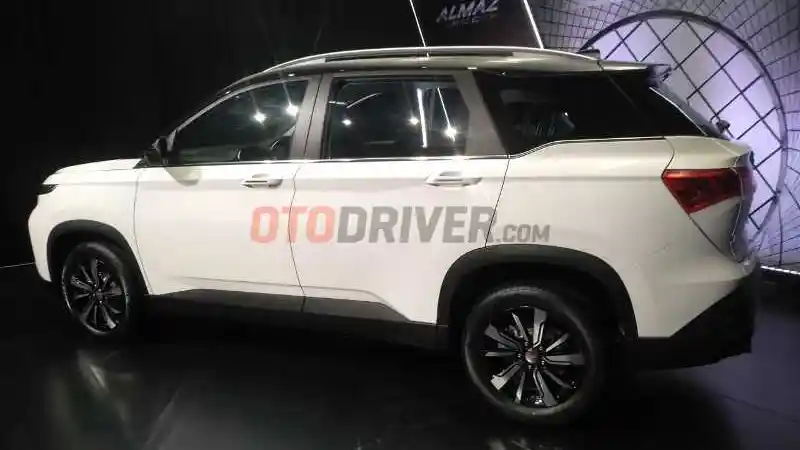 Foto - Hanya Dijual 100 Unit, Wuling Almaz Limited Edition Dibanderol Rp 350 Jutaan. Simak Perbedaannya