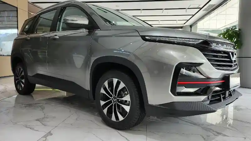 Foto - Wuling Almaz RS EX, Tawarkan Sosok SUV Dengan Ragam Fitur Modern Berharga Ramah