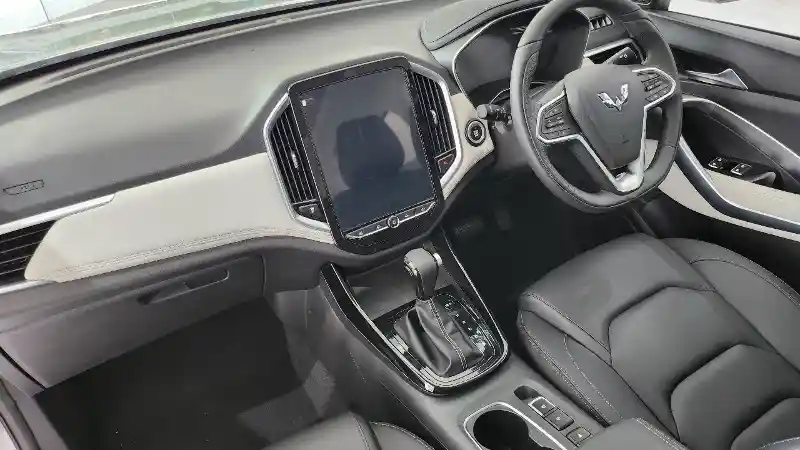 Foto - Wuling Almaz RS EX, Tawarkan Sosok SUV Dengan Ragam Fitur Modern Berharga Ramah