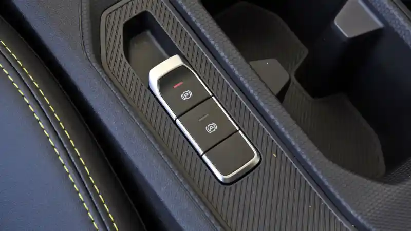 Foto - Segera Muncul di Indonesia, Wuling Alvez Perlihatkan Detail Interiornya di Tiongkok