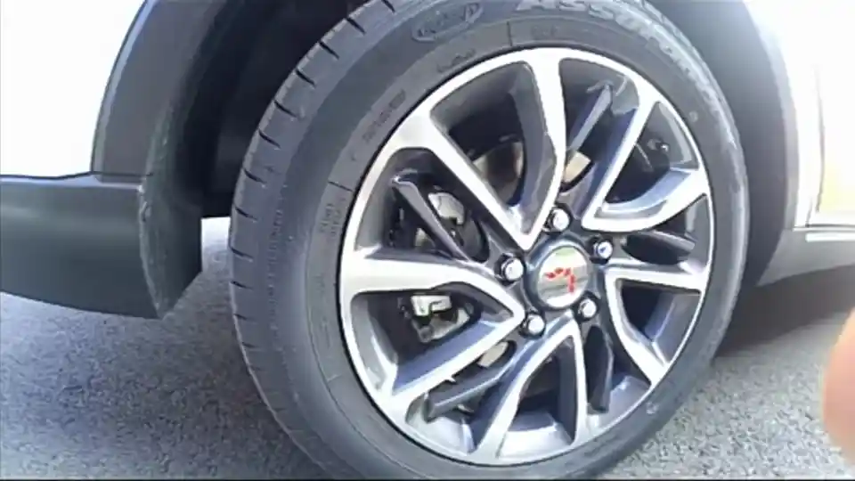 Foto - SPY SHOT: Wuling Baojun 730 Sang Penantang Toyota Innova (9 Foto)