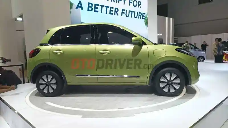 Foto - Hanya Diperkenalkan, Wuling Binggo Mejeng di PEVS 2023